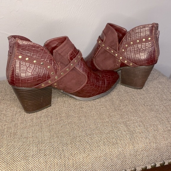 Bella Vita ankle booties, size 8 1/2N. - Picture 4 of 13